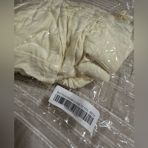 NWT JLUXLABEL Buttercream Set - Picture 4 of 6